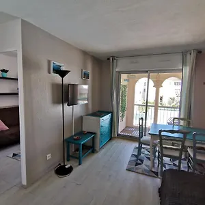 https://etoile-dazur-t2-dans-une-residence-avec-piscine.fr-provencehotel.com